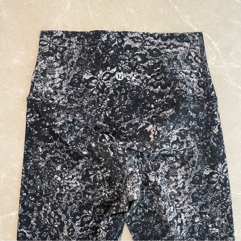 Lulu lemon lace printed leggings
